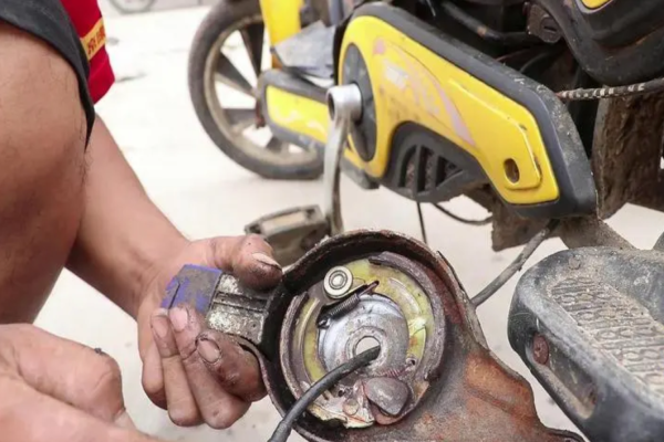 巴音郭楞电动车刹车故障